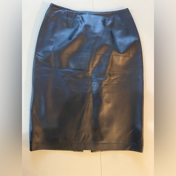 Danier🇨🇦 Black Genuine Leather Pencil Skirt sz 4 - Picture 2 of 11